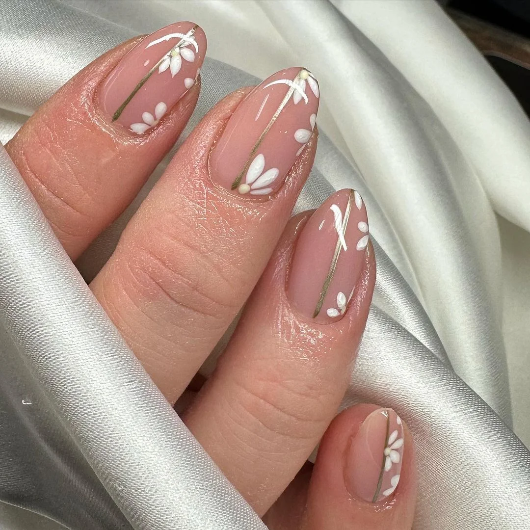 Dainty Spring Flower Nails