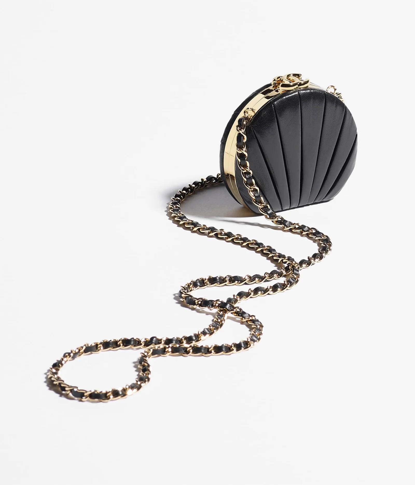 Chanel Métiers d’Art 2025 Shell-shaped Clutch With Chain
